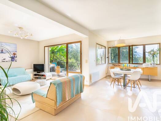 Maison à vendre 1 470 000 € 9 pièces 6 chambres 233,6 m² 1 000 m² de terrain Clarines Annecy 74940