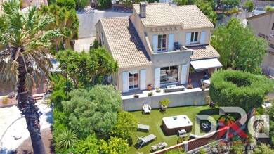 Villa à vendre 720 000 € 5 pièces 3 chambres 160 m² 1 128 m² de terrain Hyeres 83400