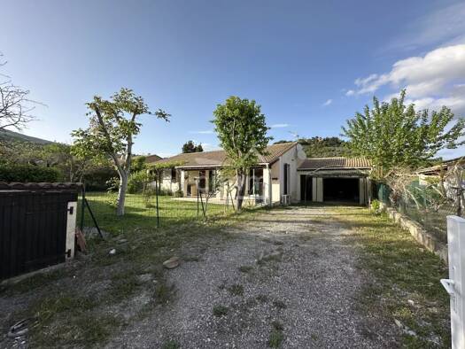 Maison de plain-pied à vendre 245 000 € 5 pièces 4 chambres 111,7 m² 661 m² de terrain Peipin 04200