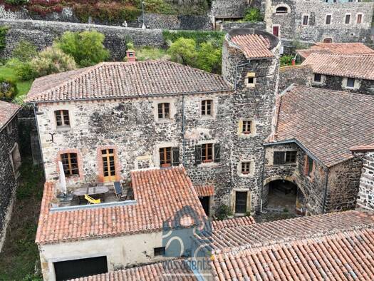 Maison à vendre 399 000 € 7 pièces 5 chambres 300 m² 75 m² de terrain Usson 63490