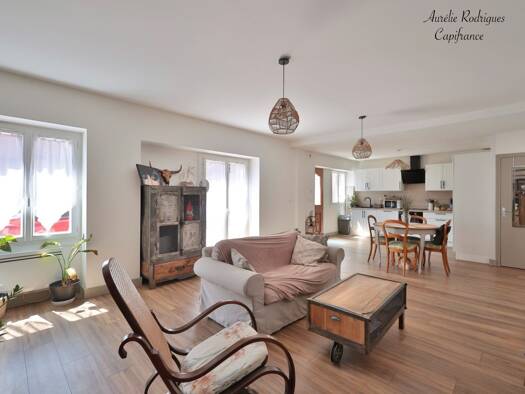 Maison à vendre 199 000 € 5 pièces 3 chambres 85 m² Pont-de-Veyle 01290