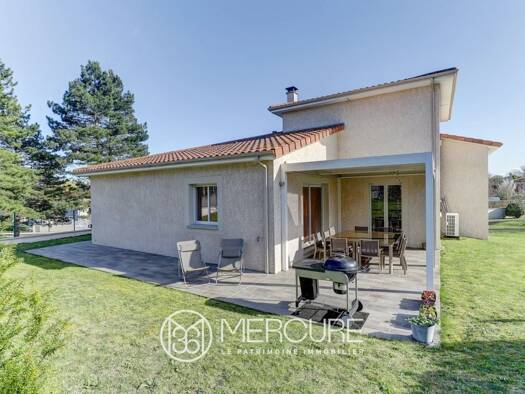 Maison de plain-pied à vendre 695 000 € 7 pièces 4 chambres 200 m² 1 179 m² de terrain Pérignat-lès-Sarliève 63170