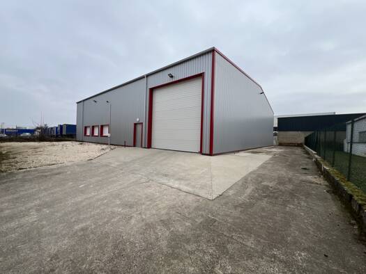 Local commercial à louer 2 500 € 612,5 m² de surface de vente Sens 89100