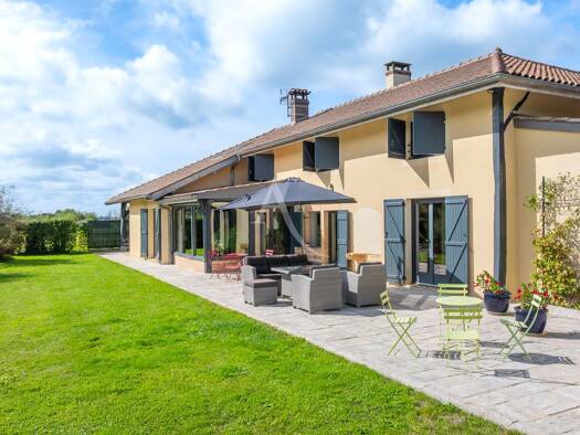 Maison à vendre 645 000 € 7 pièces 4 chambres 260 m² 7 000 m² de terrain Boissey 01190