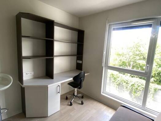 Studio à louer 452 € 1 pièce 19 m² Étage 1/2 Robretières La Roche-sur-Yon 85000