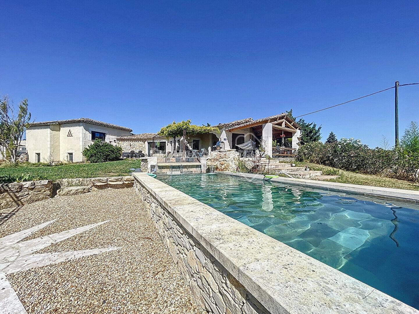 Maison à vendre, 218m², SAINTE CECILE LES VIGNES