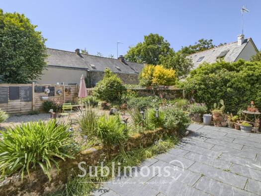 Immeuble à vendre 381 850 € 200 m² Le Guerno 56190