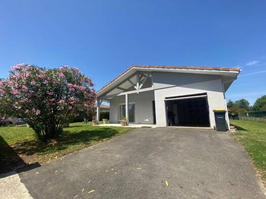 Maison à louer 982 € 4 pièces 3 chambres 83 m² 685 m² de terrain Barcelonne-du-Gers 32720