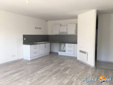 Appartement à louer 656 € 4 pièces 3 chambres 102,6 m² Dernier étage, Étage 2/2 Bize-Minervois 11120