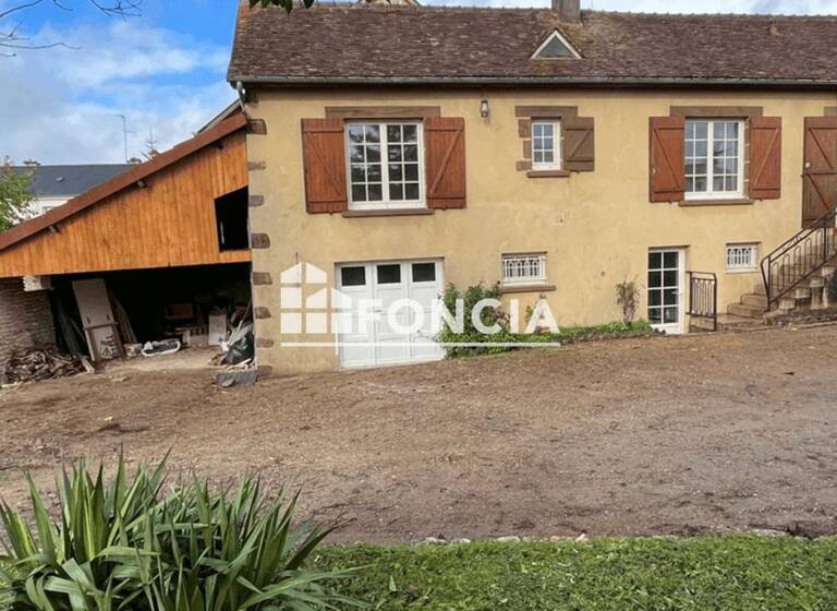 Maison à vendre 123 990 € 4 pièces 3<br/>chambres 100 m²<br/>superficie 533 m²<br/>terrain Fresnay-sur-Sarthe 72130