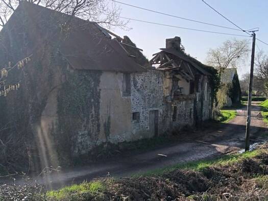 Maison à vendre 40 000 € 2 pièces 1 chambre 175 m² 2 400 m² de terrain Saint-Sauveur-Villages 50490