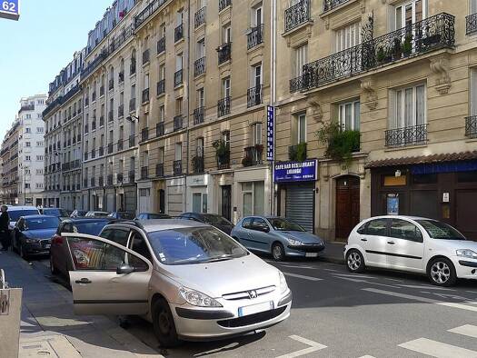 Boutique à louer 890 € 1 pièce 11 m² de surface de vente Amiraux-Simplon-Poissonniers Paris 18ème arrondissement 75018