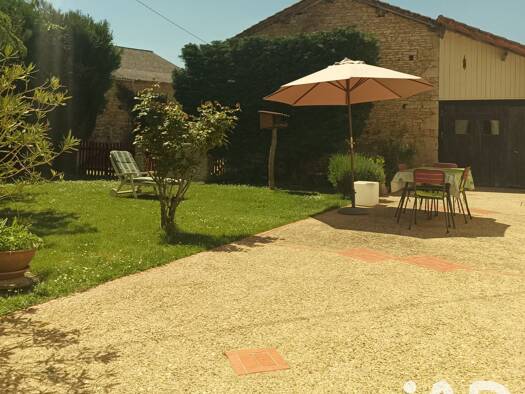 Maison à vendre 179 500 € 7 pièces 4 chambres 223 m² 3 023 m² de terrain Payroux 86350