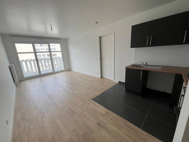 Appartement à louer 1 080 € 2 pièces 41 m² 4ème étage Zone Activité Molette Le Blanc-Mesnil 93150