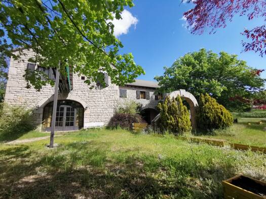 Maison à vendre 550 000 € 11 pièces 8 chambres 500 m² 5 375 m² de terrain Mas-Saint-Chély 48210