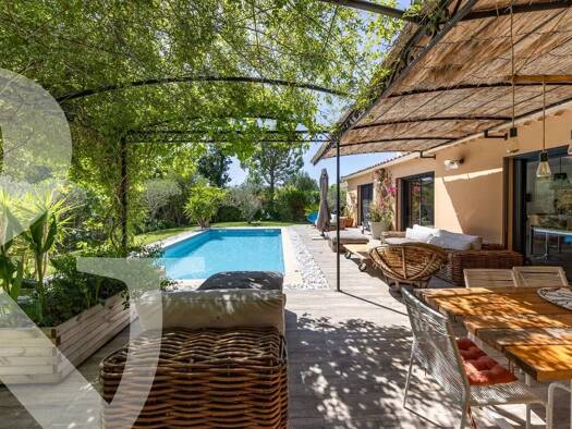 Maison de plain-pied à vendre 848 000 € 4 pièces 3 chambres 152 m² 990 m² de terrain Paradou 13520