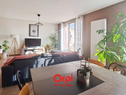 Appartement à vendre 59 000 € 4 pièces 3 chambres 91,5 m² 4ème étage La Caserne-Les Guineberts Montluçon 03100
