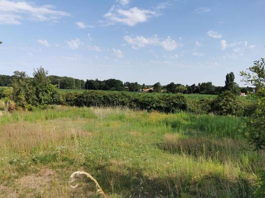Terrain constructible viabilisé à vendre 310 000 € 531 m² de terrain Angoulins 17690