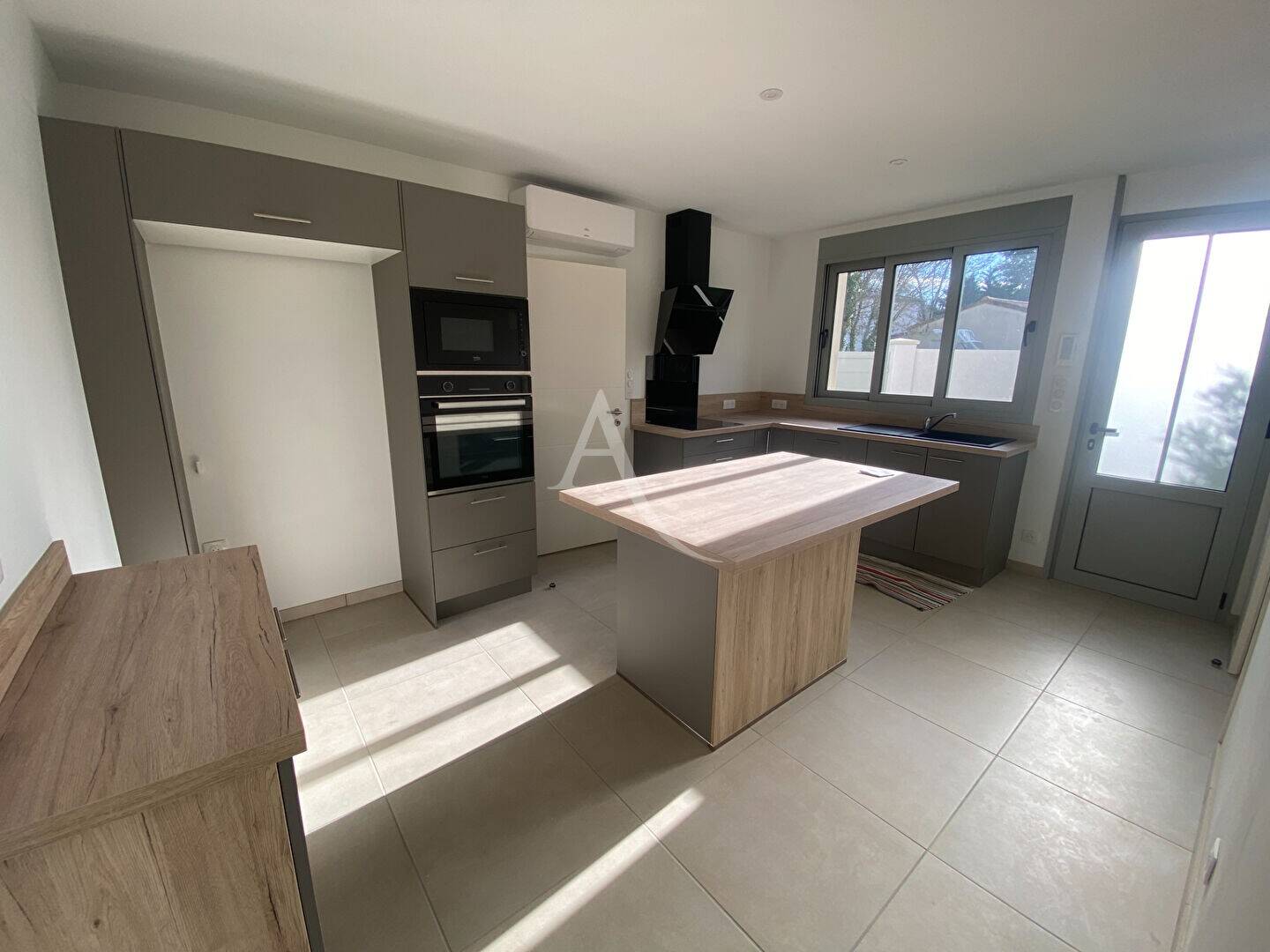 Maison à vendre, 176m², SAINT LAURENT DE LA PREE