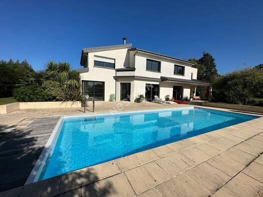 Maison à vendre - Première occupation 843 500 € 10 pièces 5 chambres 360 m² 2 904 m² de terrain Urbain et Villages Nord Ploërmel 56800
