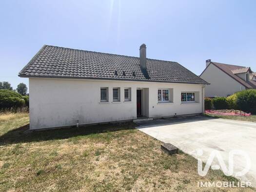 Maison de plain-pied à vendre 179 000 € 4 pièces 2 chambres 73 m² 549 m² de terrain Châtenay-sur-Seine 77126