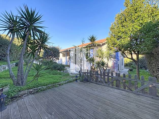 Maison de plain-pied à vendre 525 000 € 3 pièces 2 chambres 94,6 m² 559 m² de terrain Saint-Raphaël 83700