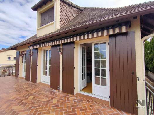 Maison à vendre 129 600 € 7 pièces 3 chambres 123 m² 675 m² de terrain Châlus 87230