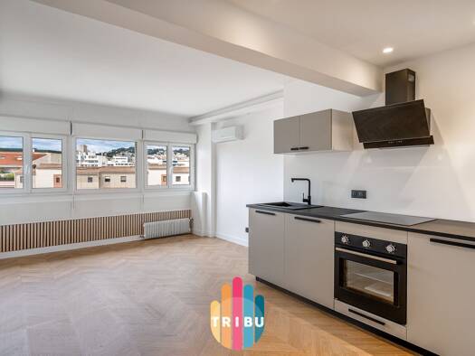 Appartement à vendre 210 000 € 3 pièces 2 chambres 52,34 m² 4ème étage Marseille 8ème arrondissement 13008