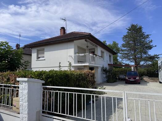 Maison de ville à vendre 243 000 € 8 pièces 2 chambres 151,2 m² 888 m² de terrain Louhans Louhans 71500