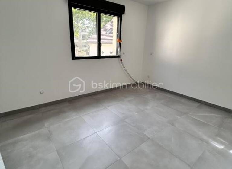 Duplex à louer 650 € 1 pièce 14,1 m²<br/>superficie 1/2<br/>étage Leclerc-Centre Ouest Brie-Comte-Robert 77170