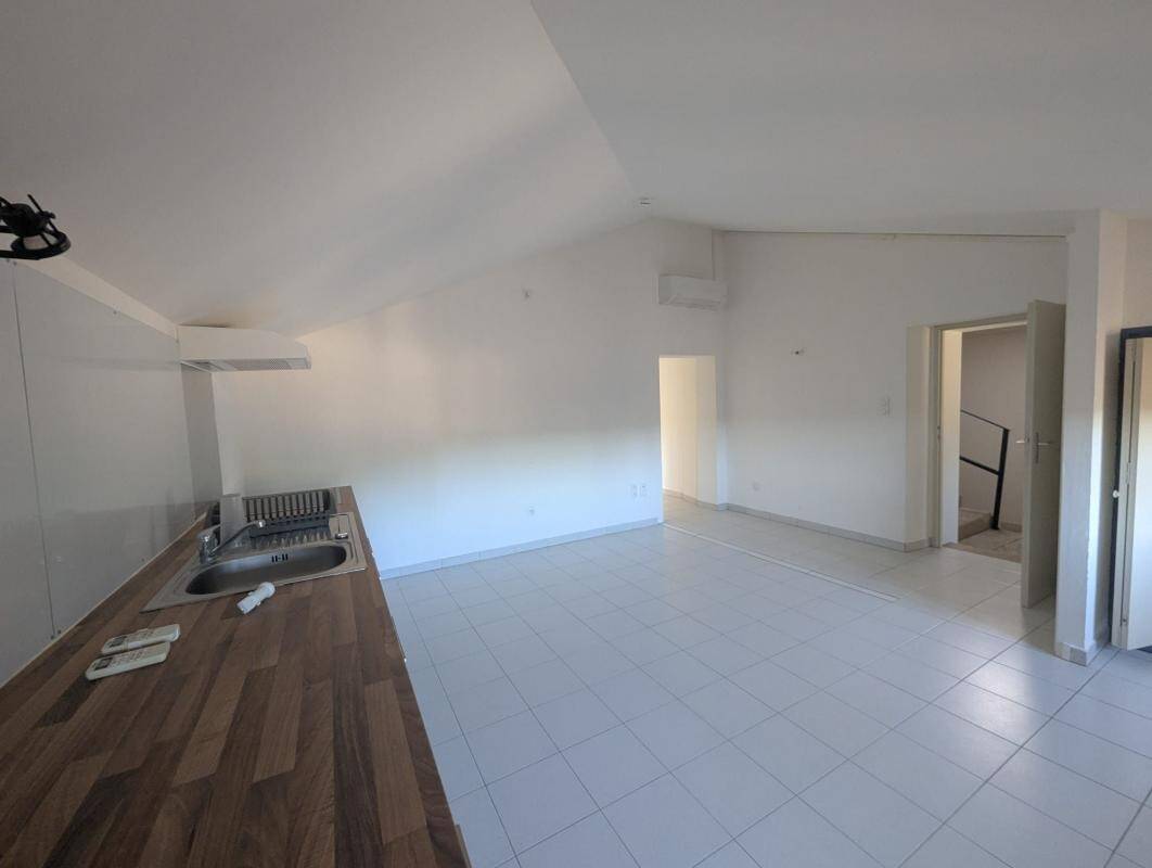 Maison à louer, 64m², VERS PONT DU GARD