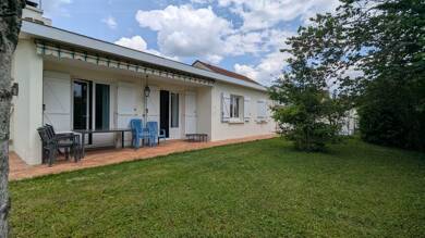 Maison de plain-pied à vendre 279 000 € 4 pièces 2 chambres 106 m² 672 m² de terrain Le Grand Vivier-Le Garet-Pontbichet-Troussier Villefranche sur Saone 69400