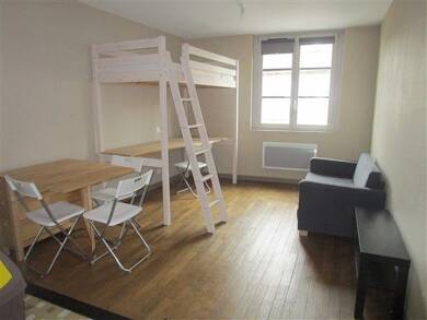 Appartement à louer 355 € 1 pièce 20 m² 1er étage Nord Ouest Égletons 19300