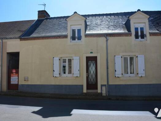 Maison à vendre 85 600 € 6 pièces 3 chambres 791 m² de terrain Viré-en-Champagne 72350