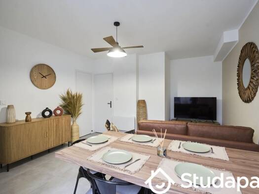 Colocation à louer 480 € 1 pièce 1 chambre 11 m² Étage 1/2 Caulier Lille 59000