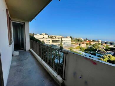 Appartement à louer 1 600 € 4 pièces 3 chambres 70,2 m² Étage 4/1 Saint Augustin Nice 06200