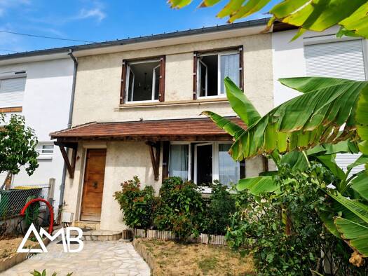 Maison à vendre 289 000 € 4 pièces 3 chambres 75 m² 143 m² de terrain Rambouillet 78120