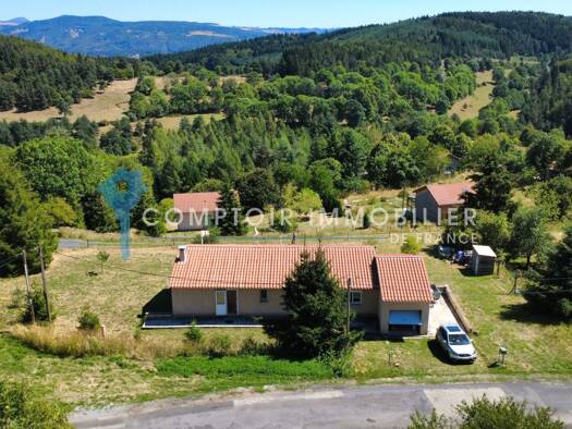 Maison de plain-pied à vendre 265 000 € 6 pièces 4 chambres 110 m² 1 708 m² de terrain Coucouron 07470