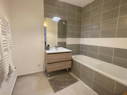 Appartement à louer 808 € 2 pièces 1 chambre 45 m² RDC Ouest St Gervais les Bains 74170