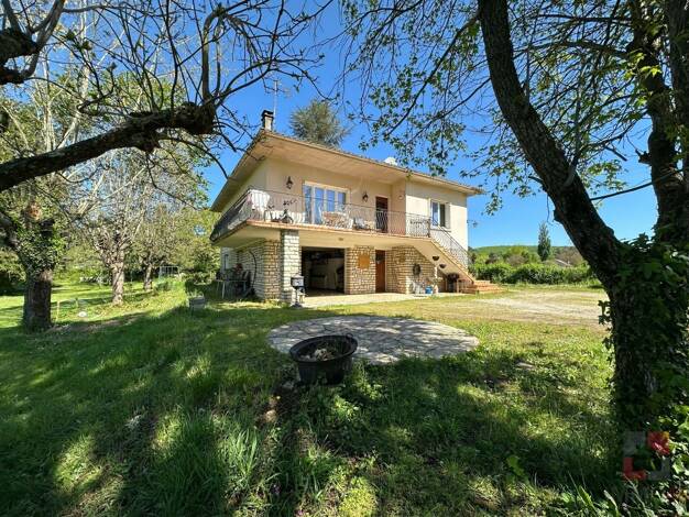 Maison à vendre 157 290 € 5 pièces 4 chambres 121,2 m² 3 145 m² de terrain Montcabrier 46700