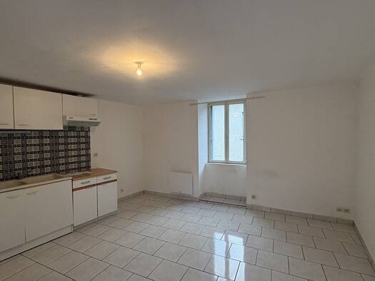 Appartement à louer 495 € 3 pièces 2 chambres 43 m² 1er étage Centre Jaunay-Marigny 86130