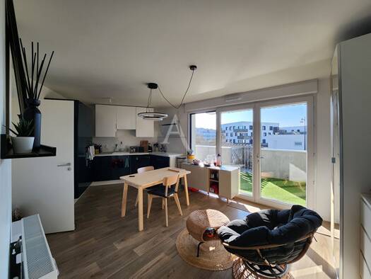 Triplex à vendre 171 200 € 2 pièces 1 chambre 42 m² Étage 1/4 Erdurière Couëron 44220