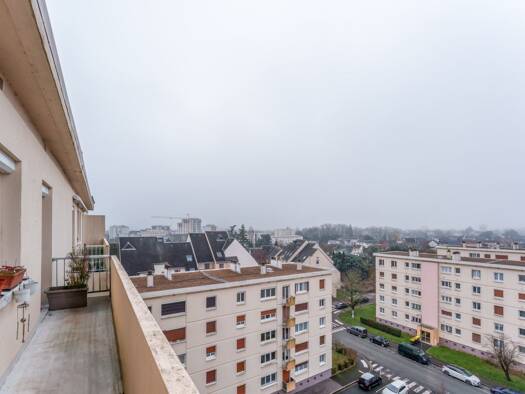 Appartement à vendre 151 900 € 4 pièces 2 chambres 69,6 m² Étage 7/7 Joué-lès-Tours 37300