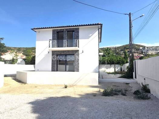Maison à vendre 579 000 € 4 pièces 3 chambres 100 m² 426 m² de terrain Le Rove 13740