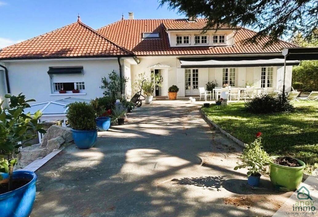 Maison à vendre, 295m², SAINT PIERRE DE CHANDIEU