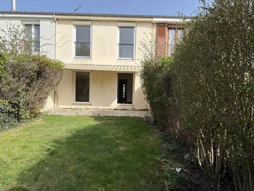 Maison à louer 1 000 € 5 pièces 3 chambres 90 m² disponible dès maintenant Reims 51100