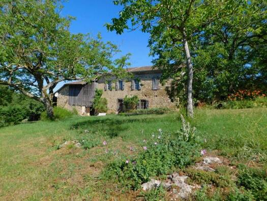 Ferme à vendre 380 000 € 3 pièces 2 chambres 121 m² 22 910 m² de terrain Mérigon 09230