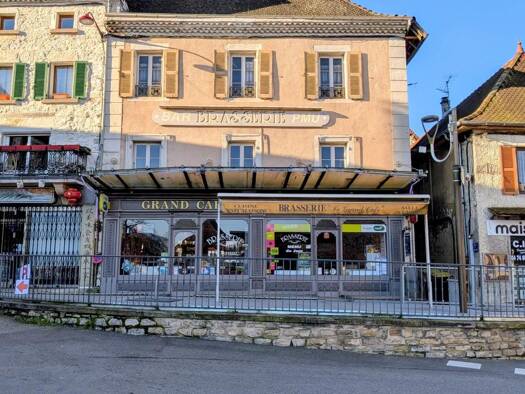 Bar / Café à vendre Fonds de commerce 190 000 € 180 m² d'espace de restauration Morestel 38510