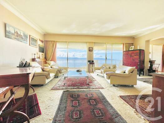 Appartement à louer 2 100 € 4 pièces 3 chambres 124 m² 10ème étage Ajaccio 20000