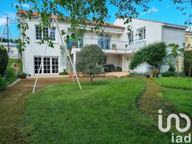 Maison de plain-pied à vendre 219 000 € 9 pièces 7 chambres 190 m² 819 m² de terrain La Châtaigneraie 85120